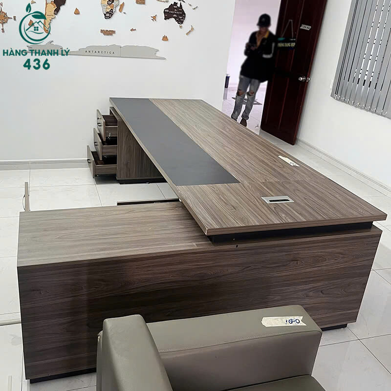 Bàn Giám Đốc Cũ 2M8x1M Màu Nâu Chất Liệu Bền Bỉ ban-giam-doc-cu-mau-nau-chat-lieu-ben-bi-1 Bàn Giám Đốc Cũ 2M8x1M Màu Nâu Chất Liệu Bền Bỉ