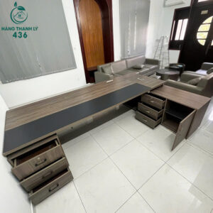 ban-giam-doc-cu-mau-nau-chat-lieu-ben-bi