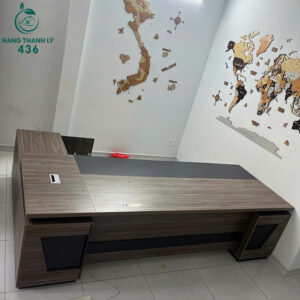 ban-giam-doc-cu-mau-nau-chat-lieu-ben-bi