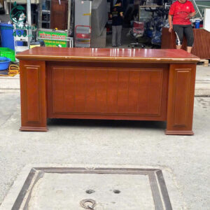 ban-giam-doc-go-cu-tu-nhien-dang-lon-thanh-lich