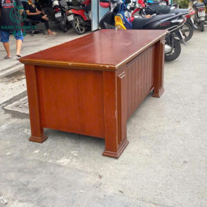 ban-giam-doc-go-cu-tu-nhien-dang-lon-thanh-lich