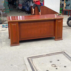 ban-giam-doc-go-cu-tu-nhien-dang-lon-thanh-lich