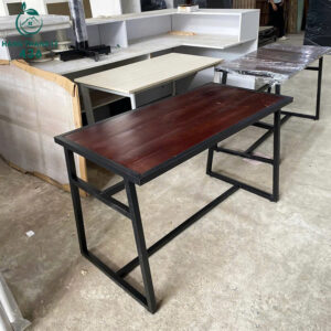 ban-go-cong-nghiep-chan-sat-cu-kieu-don-gian