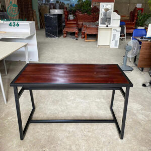 ban-go-cong-nghiep-chan-sat-cu-kieu-don-gian