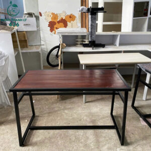 ban-go-cong-nghiep-chan-sat-cu-kieu-don-gian