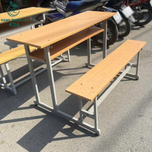 ban-hoc-sinh-cu-lien-ghe-dai-khung-sat