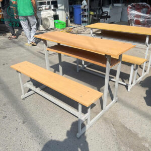 ban-hoc-sinh-cu-lien-ghe-dai-khung-sat