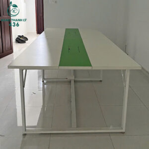 ban-lam-viec-cho-van-phong-mat-ban-trang-chan-sat