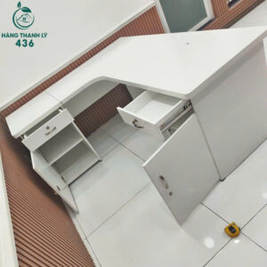 ban-lam-viec-chu-l-cu-mau-trang-gon-gang