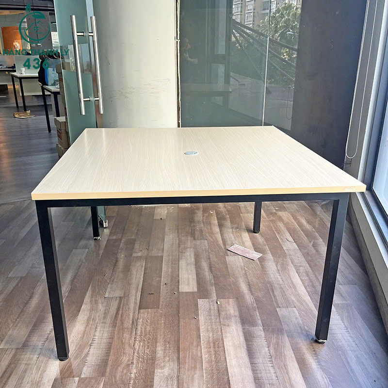 Bàn Làm Việc Cũ 1M2x1M2x75CM Gỗ Màu Vàng Chân Sắt Đen ban-lam-viec-cu-go-mau-vang-nhat-chan-sat-den-1 Bàn Làm Việc Cũ 1M2x1M2x75CM Gỗ Màu Vàng Chân Sắt Đen