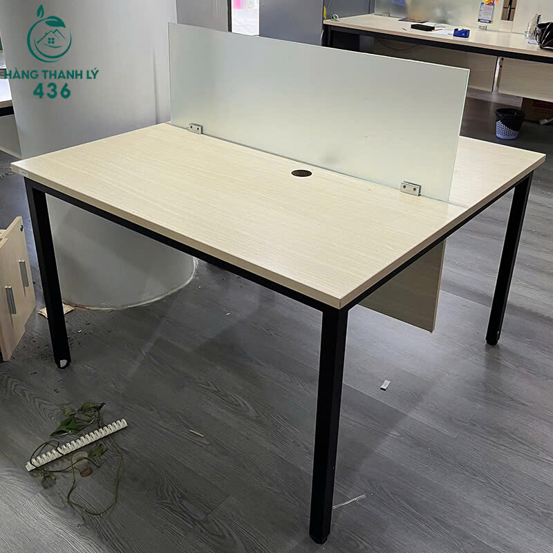 Bàn Làm Việc Cũ 1M2x1M2x75CM Kèm Vách Ngăn Kính Mờ ban-lam-viec-cu-kem-vach-ngan-kinh-mo-4 Bàn Làm Việc Cũ 1M2x1M2x75CM Kèm Vách Ngăn Kính Mờ