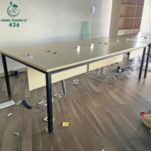 ban-lam-viec-cu-mat-go-co-lo-ky-thuat