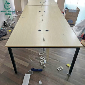 ban-lam-viec-cu-mat-go-co-lo-ky-thuat