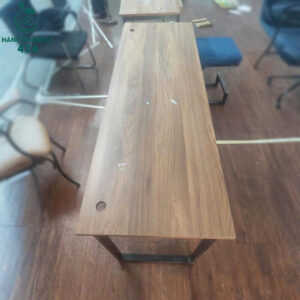 ban-lam-viec-cu-mat-go-dai-chan-sat-chac-chan