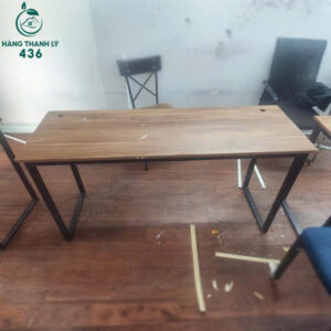 ban-lam-viec-cu-mat-go-dai-chan-sat-chac-chan