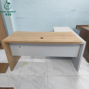 ban-lam-viec-cu-mat-van-go-phoi-trang-hien-dai