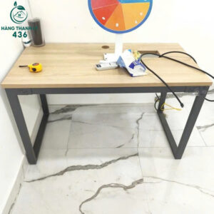 ban-lam-viec-go-cu-1m2-chan-sat-chu-u