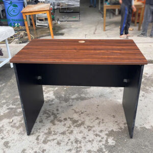 ban-lam-viec-go-cu-1mx60cm-nau-dam-chan-chu-u