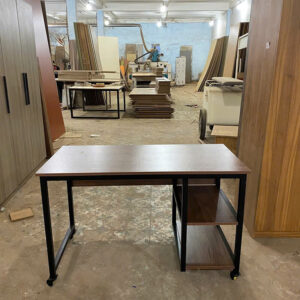 ban-lam-viec-van-phong-cu-mat-go-van-nau-chan-sat