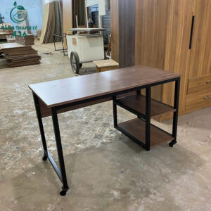 ban-lam-viec-van-phong-cu-mat-go-van-nau-chan-sat