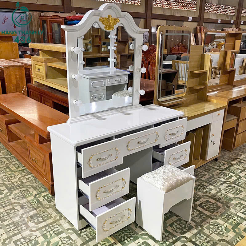 Bàn Trang Điểm Cổ Điển Màu Trắng Sang Trọng Mới 99% ban-trang-diem-co-dien-mau-trang-sang-trong-moi-99-3 Bàn Trang Điểm Cổ Điển Màu Trắng Sang Trọng Mới 99%