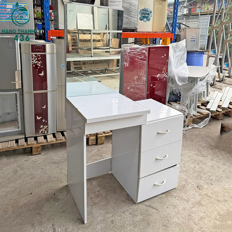 Bàn Trang Điểm Cũ Gỗ Màu Trắng Gương Kèm Ngăn Kéo ban-trang-diem-cu-go-mau-trang-guong-kem-ngan-keo-1 Bàn Trang Điểm Cũ Gỗ Màu Trắng Gương Kèm Ngăn Kéo