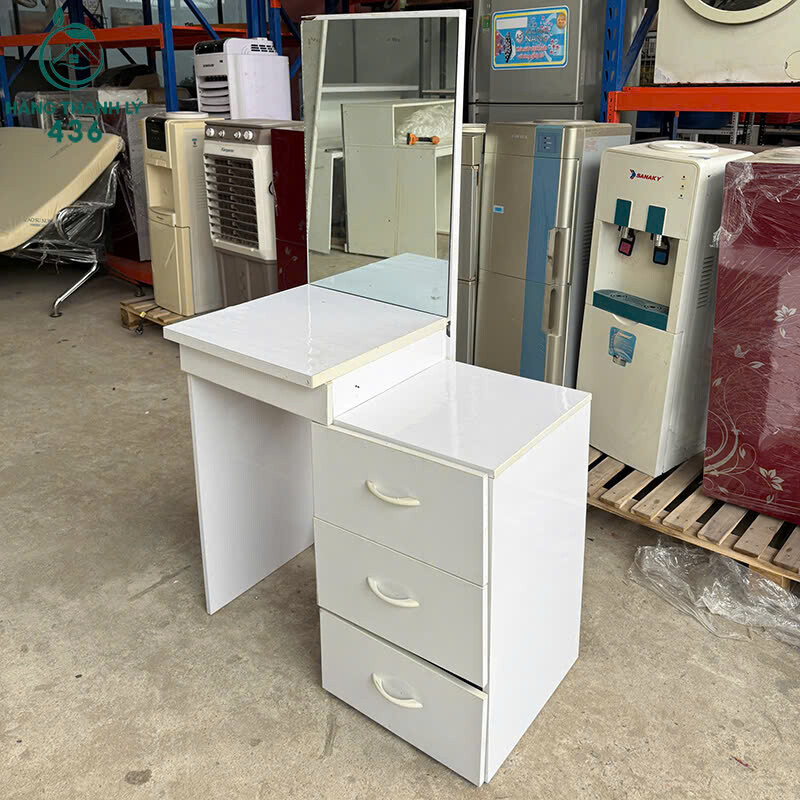 Bàn Trang Điểm Cũ Gỗ Màu Trắng Gương Kèm Ngăn Kéo ban-trang-diem-cu-go-mau-trang-guong-kem-ngan-keo-2 Bàn Trang Điểm Cũ Gỗ Màu Trắng Gương Kèm Ngăn Kéo