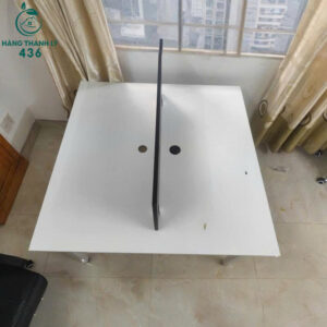 ban-van-phong-2-cho-cu-co-vach-ngan-giua-tien-loi