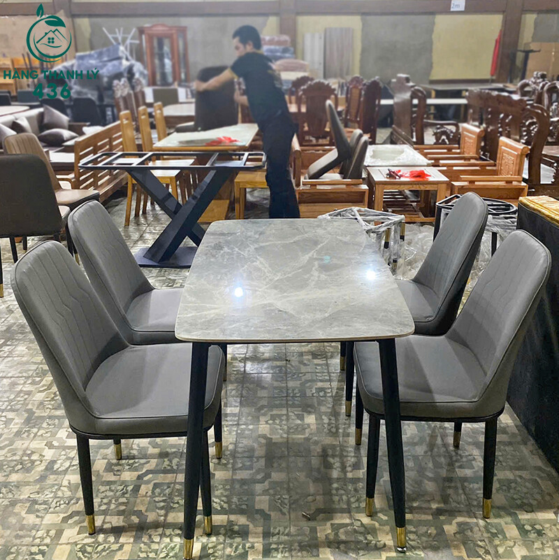 bo-ban-an-mat-da-cao-cap-kem-4-ghe-boc-da-moi-99 (1) bo-ban-an-mat-da-cao-cap-kem-4-ghe-boc-da-moi-99