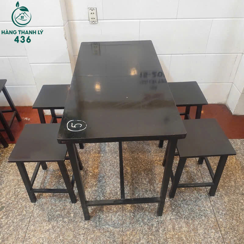 Bộ Bàn Ghế Ăn Cũ Đen Thiết Kế Đơn Giản Gọn Gàng bo-ban-ghe-an-cu-den-thiet-ke-don-gian-gon-gang-2 Bộ Bàn Ghế Ăn Cũ Đen Thiết Kế Đơn Giản Gọn Gàng