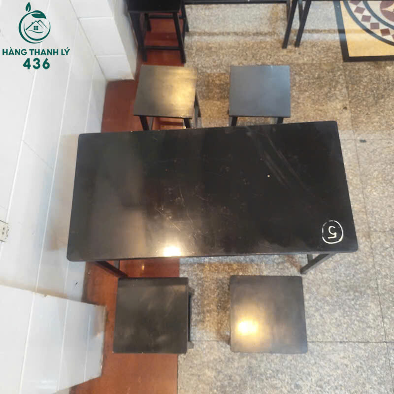 Bộ Bàn Ghế Ăn Cũ Đen Thiết Kế Đơn Giản Gọn Gàng bo-ban-ghe-an-cu-den-thiet-ke-don-gian-gon-gang-3 Bộ Bàn Ghế Ăn Cũ Đen Thiết Kế Đơn Giản Gọn Gàng