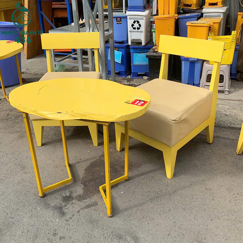 Bộ Bàn Ghế Cafe Cũ Ngồi Thư Giãn Màu Vàng bo-ban-ghe-cafe-cu-ngoi-thu-gian-mau-vang-2 Bộ Bàn Ghế Cafe Cũ Ngồi Thư Giãn Màu Vàng