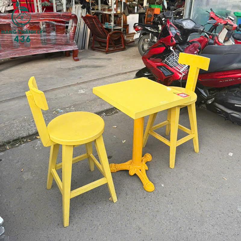 Bộ Bàn Ghế Cũ Quán Cafe Màu Vàng bo-ban-ghe-cu-quan-cafe-mau-vang-3 Bộ Bàn Ghế Cũ Quán Cafe Màu Vàng