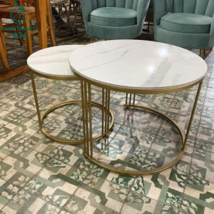 bo-ban-sofa-mat-da-mau-trang-khung-kim-loai