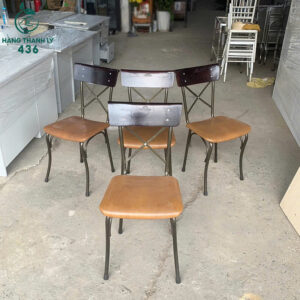 ghe-cafe-cu-chan-sat-mat-ngoi-go-tu-nhien