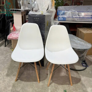 ghe-nhua-cu-mau-trang-thiet-ke-hien-dai