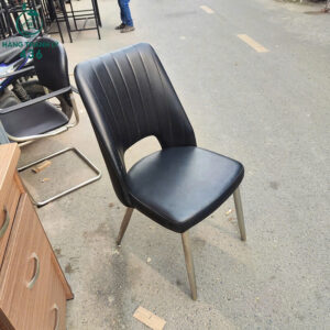 ghe-van-phong-chan-quy-boc-da-den-cu