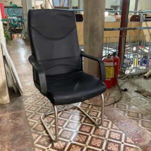 ghe-van-phong-chan-quy-boc-da-mau-den-cu