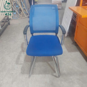 ghe-van-phong-lung-luoi-cu-mau-xanh-chan-kim-loai