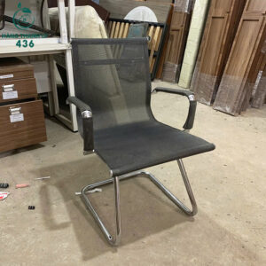 ghe-van-phong-luoi-chan-quy-cu-ngoi-thoang-mat