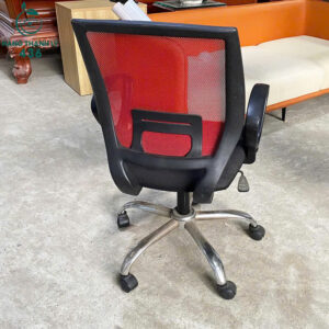 ghe-xoay-cu-chat-lieu-luoi-mau-do-ben-dep