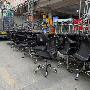 ghe-xoay-van-phong-cu-luoi-chan-inox