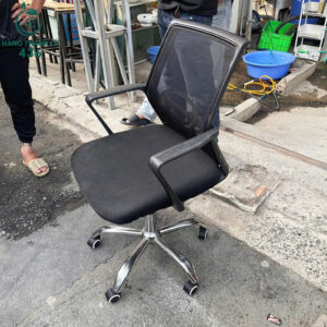 ghe-xoay-van-phong-luoi-cu-chan-inox-ben-chac