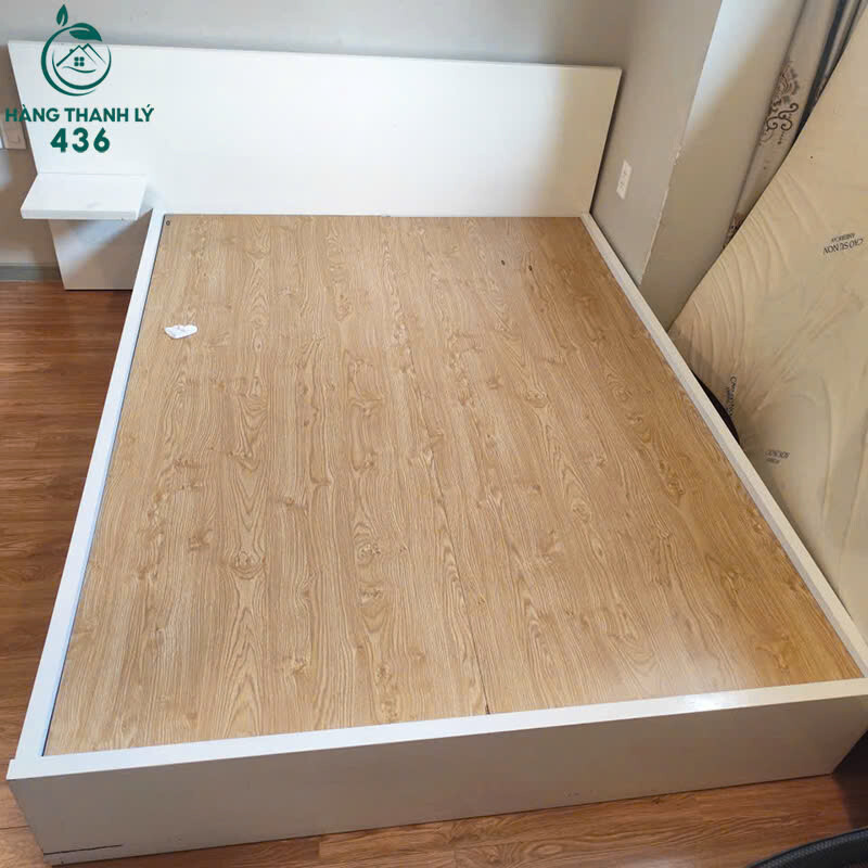 Giường Gỗ Cũ 1M6x2M Màu Trắng Thiết Kế Hiện Đại Chắc Chắn giuong-go-cu-mau-trang-thiet-ke-hien-dai-chac-chan-1 Giường Gỗ Cũ 1M6x2M Màu Trắng Thiết Kế Hiện Đại Chắc Chắn