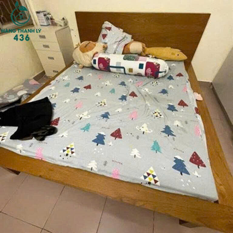 Giường Ngủ Gỗ Cũ 1M8x2M Thiết Kế Vuông Vức Chắc Chắn giuong-ngu-go-cu-thiet-ke-vuong-vuc-chac-chan Giường Ngủ Gỗ Cũ 1M8x2M Thiết Kế Vuông Vức Chắc Chắn