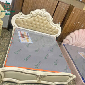 giuong-ngu-tan-co-dien-cu-boc-nem-cao-cap