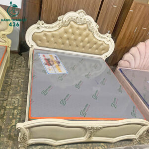 giuong-ngu-tan-co-dien-cu-boc-nem-cao-cap