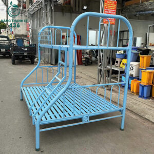 giuong-tang-sat-cu-1m2x2m-mau-xanh-tiet-kiem-dien-tich