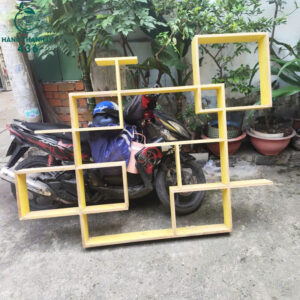 ke-sach-go-cu-mau-vang-phong-cach-hien-dai