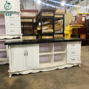 ke-tivi-cu-tan-co-dien-mat-da-sang-trong